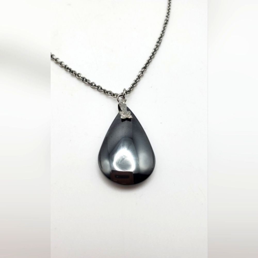 Vintage Hematite Teardrop Pendant Necklace Silver Tone Chain 17 inches